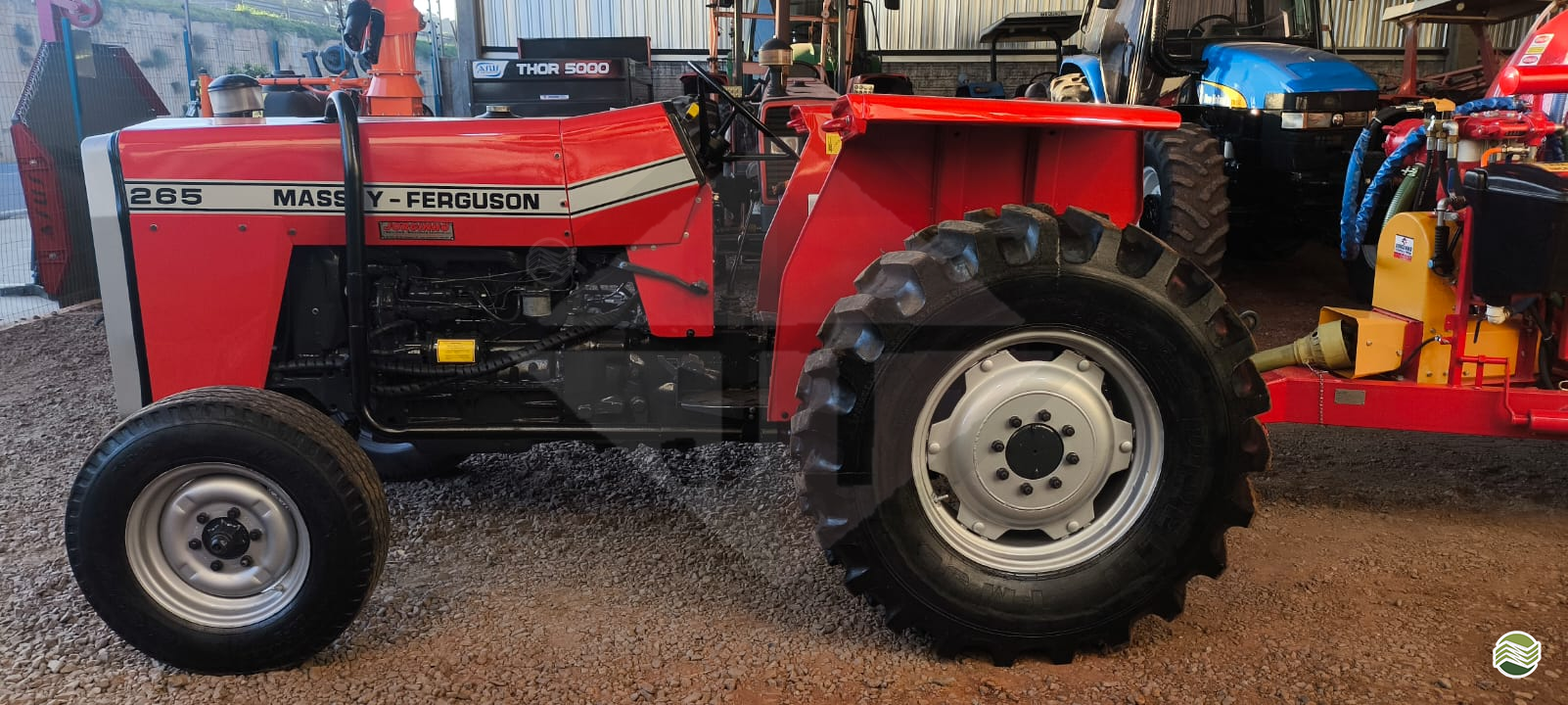 TRATOR MASSEY FERGUSON MF 265 Tração 4x2 Jorginho Tratores PARANAVAI PARANÁ PR